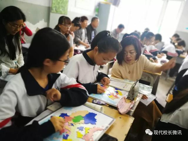「直通校園」太原市教科研中心對萬柏林區(qū)實驗中學校《思維導圖在地理生物教學中的應(yīng)用》課題進行中期評估
