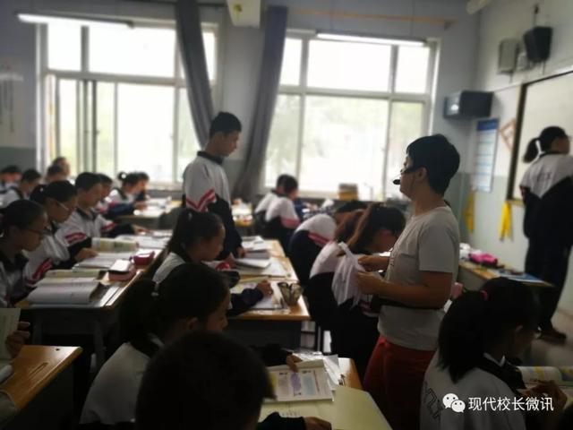 「直通校園」太原市教科研中心對萬柏林區(qū)實驗中學?！端季S導圖在地理生物教學中的應(yīng)用》課題進行中期評估