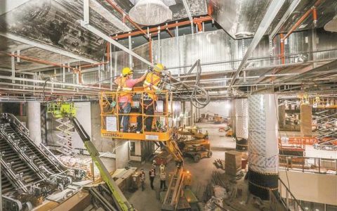 廣大建設(shè)者堅守崗位搶抓工期 深圳重點(diǎn)項目建設(shè)如火如荼（深圳工地項目）
