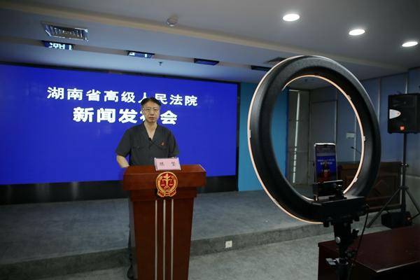 湖南高院出臺(tái)文件完善專業(yè)法官會(huì)議工作機(jī)制（關(guān)于完善人民法院專業(yè)法官會(huì)議工作機(jī)制的指導(dǎo)意見）