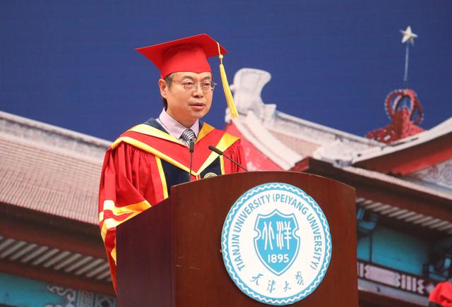天津大學送別2022屆畢業(yè)生，校長寄語“走好腳下的成才之路”（天津大學書記校長新年賀詞）