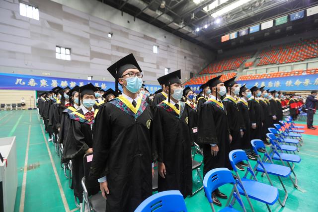 天津大學送別2022屆畢業(yè)生，校長寄語“走好腳下的成才之路”（天津大學書記校長新年賀詞）