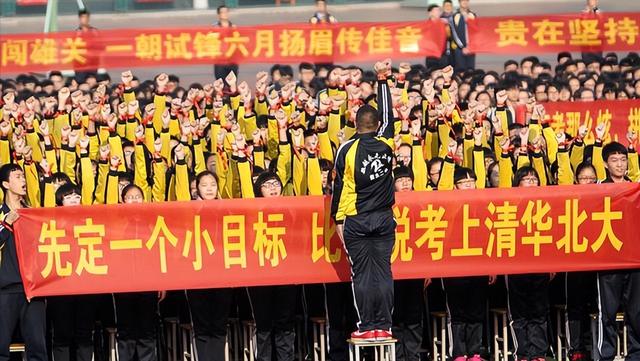 本科專業(yè)就業(yè)前50強(qiáng)，薪資較高的15個職業(yè)盤點，互聯(lián)網(wǎng)類較多（本科就業(yè)前50名專業(yè)）